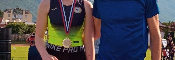 Pionirka Zala Ferenčak zmagala med mladinkami na 600 m v Mariboru