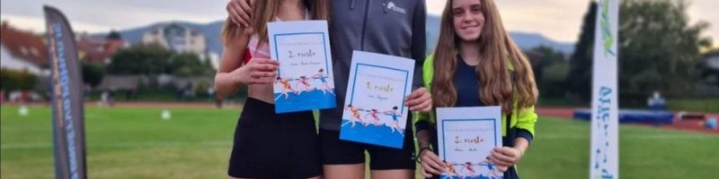 LAURA, PIA in ELA na stopničkah  